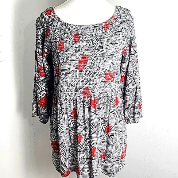 J. Jill Black & White Top w/Red Flowers, Shirred Elastic Chest, Size Medium P - Picture 2 of 11